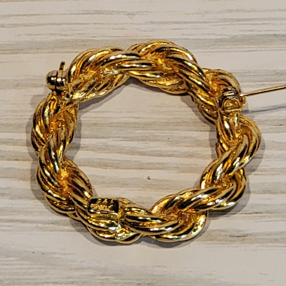 J4 Vintage AAi Gold-tone Brooch - Picture 6 of 6